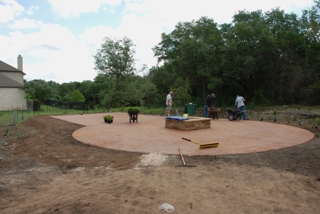 2010/06(June)/More firepit work/640x480_2010-06-13-88 Firepit Construction.jpg
